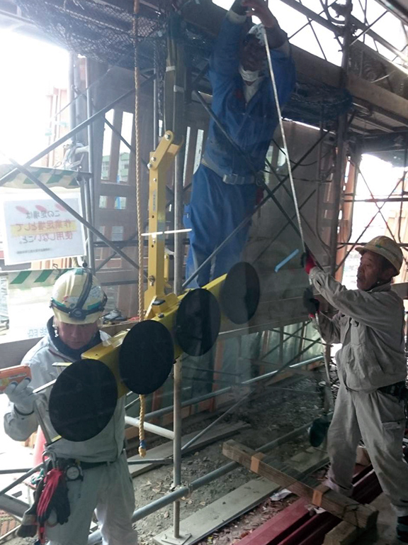 近畿大学東大阪キャンパスのガラス工事